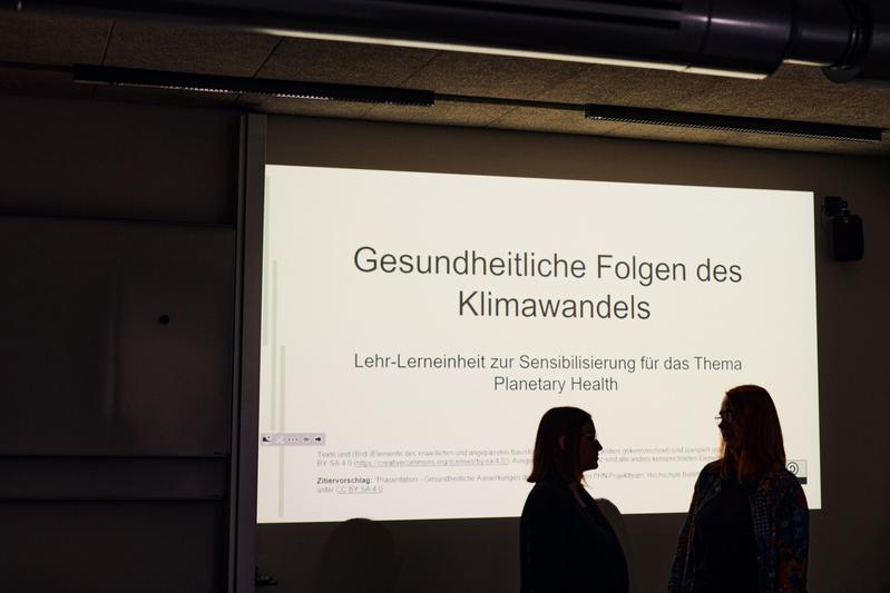 Der Fachbereich Gesundheit der Hochschule Bielefeld hat vier Lehr- Lerneinheiten zu gesundheitlichen Folgen des Klimawandels entwickelt.