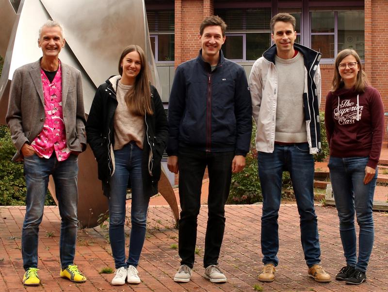 The team from left to right: Prof. Dr. Matthias Schmidt, Sabrina Süss, Florian Sammüller, M.Sc., Prof. Dr. Daniel de las Heras, Dr. Sophie Hermann.