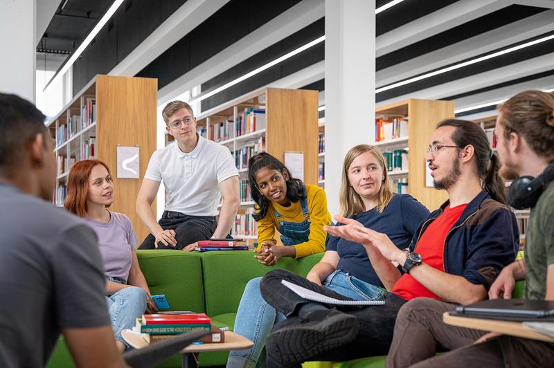 Die neue Universitätsbibliothek der TU Freiberg bietet beste Studienbedingungen.