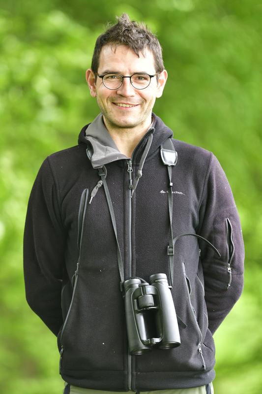 Der Verhaltensforscher Dr. Nayden Chakarov ist einer der Koordinator*innnen des weltweit agierenden „Wildlife Malaria Network“ in Deutschland.