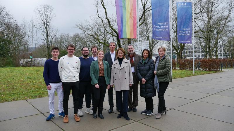 Die Wissenschaftsministerin mit dem Rektorat und Studierenden am Campus Sontheim