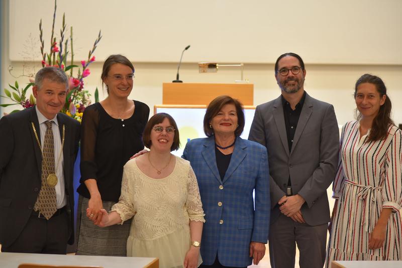 v.l.n.r.: Prof. Dr. Dr. Johannes Wallacher (Präsident der HFPH), Prof. Dr. Barbara Schellhammer, Julia Reiter, Adele Schlechta (pro philosophia e.V.), Prof. Dr. Patrick Zoll SJ, Dr. Monica Streck (pro philosophia e.V.)