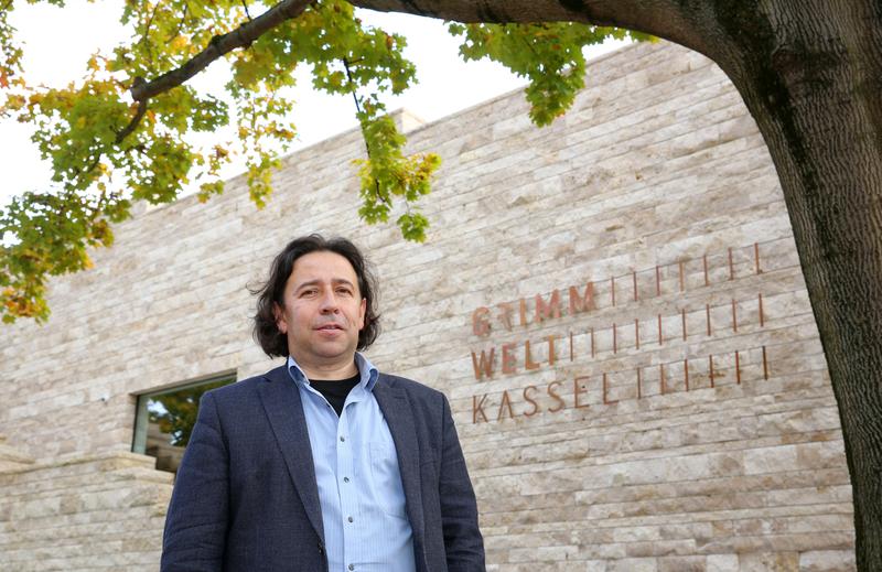 Prof. Dr. Holger Ehrhardt, hier vor der Kasseler Grimmwelt