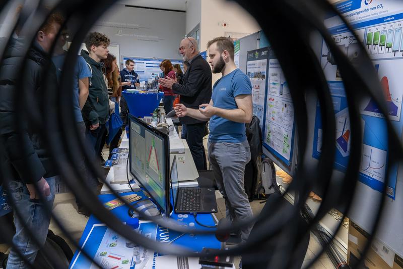 Beratung auf Augenhöge und Informationen aus erster Hand beim Hochschulinformationstag der TU Freiberg.