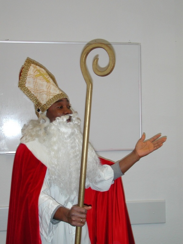 Der Weihnachtsmann kommt aus Afrika.