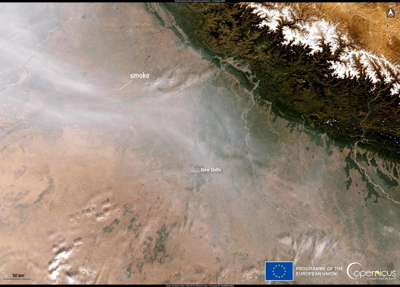 Dichte Rauchwolken aus Strohfeuern über Indien. 