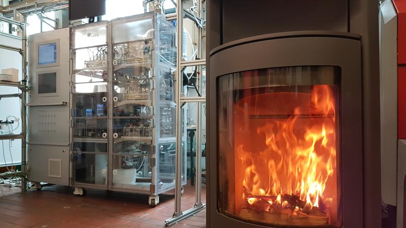 The stove on the test stand: The flue gases underwent chemical and physical tests at RWTH Aachen University.