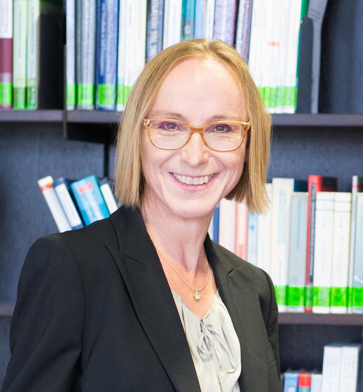 Regine Tobias ist die neue Direktorin der Universitätsbibliothek Tübingen.
