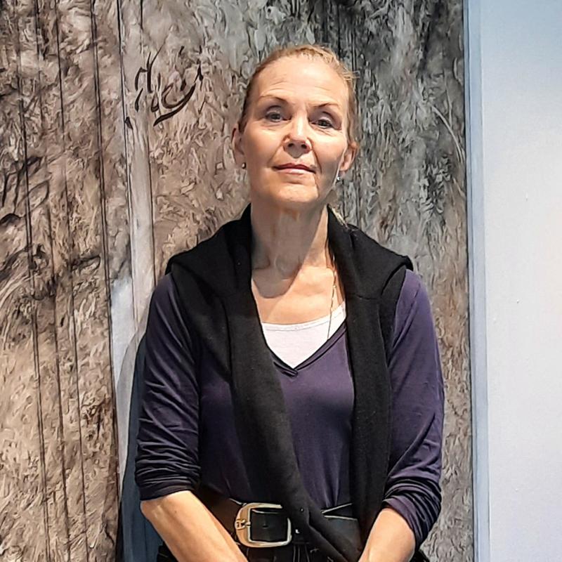 Die isländische Künstlerin Anna Guðjónsdóttir hat als Fellow der Forschungsgruppe mit den Wissenschaftler*innen die neue Ausstellung im Zentrum für interdisziplinäre Forschung entwickelt.