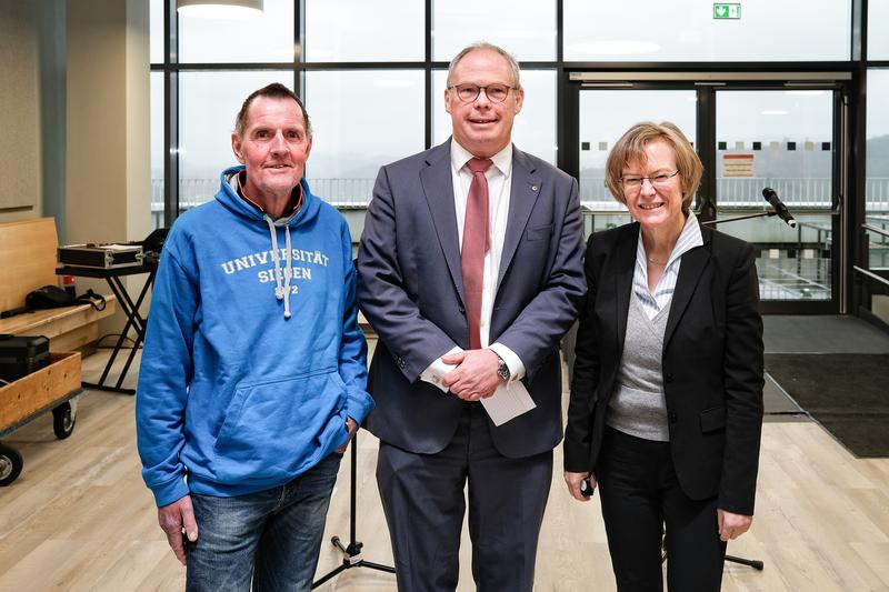 Holger Burckhart mit Kanzler Ulf Richter und der neuen Rektorin Stefanie Reese (von links).