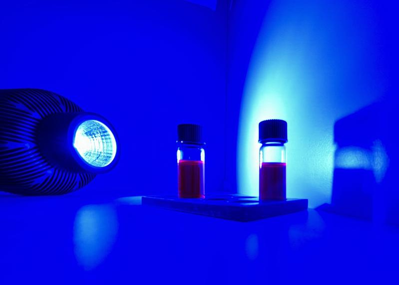 The experimental setup - the research team used visible light for photocatalysis.