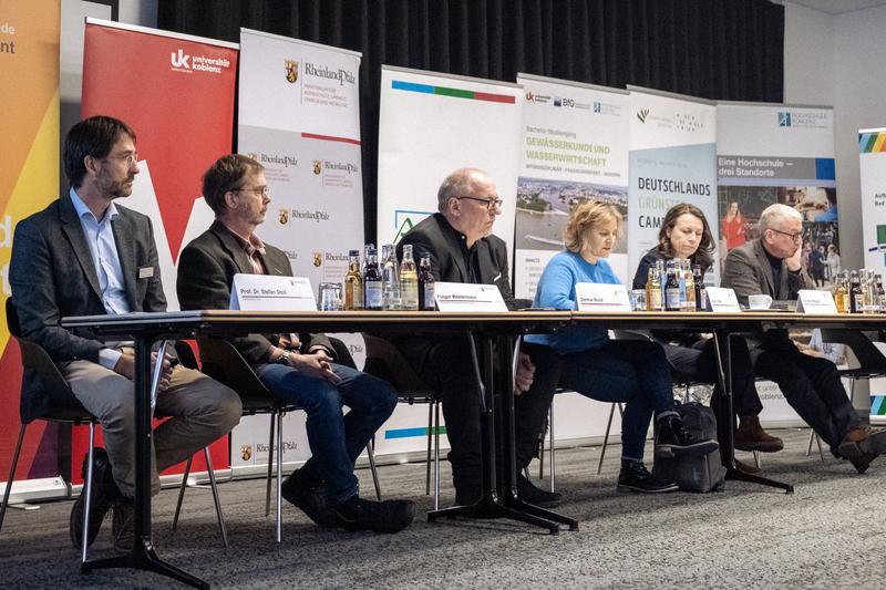 Pressekonferenz mit Kilmaschutzministerin Eder RLP (mitte) und Prof. Dr. Stefan Stoll (links) vom Umwelt-Campus Birkenfeld.