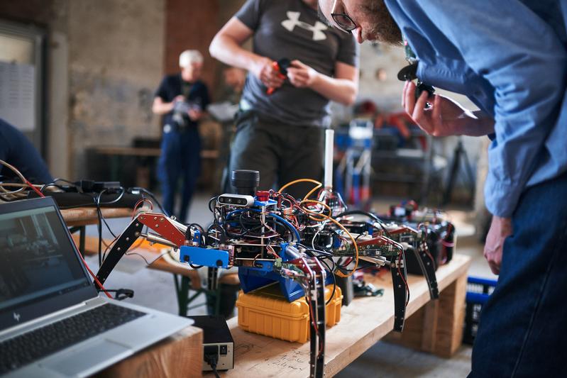 Up to 15 teams from all over the world will meet again in June to compare the performance of their robotic systems. The robots will also be continuously adapted and optimised during the five-day event.