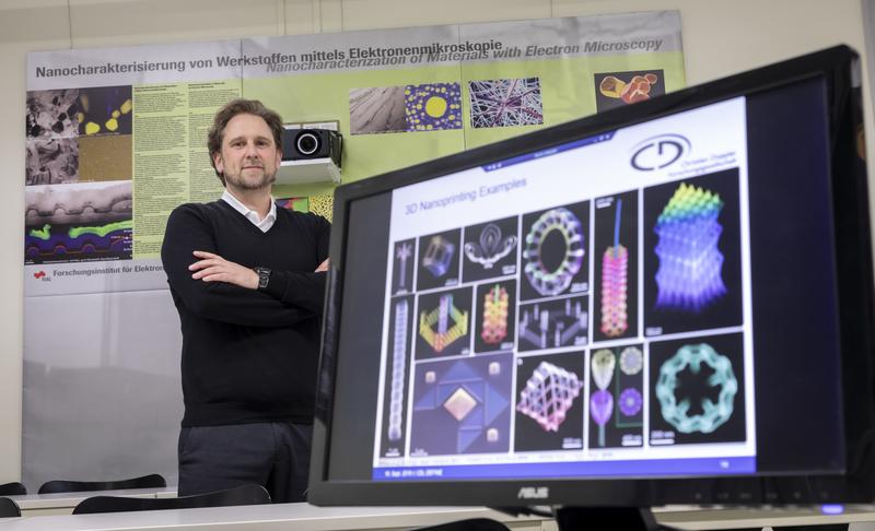 Harald Plank vom Institut für Elektronenmikroskopie und Nanoanalytik der TU Graz forscht seit zehn Jahren daran, wie sich komplexe, freistehende 3D-Architekturen im Nanometerbereich herstellen lassen.