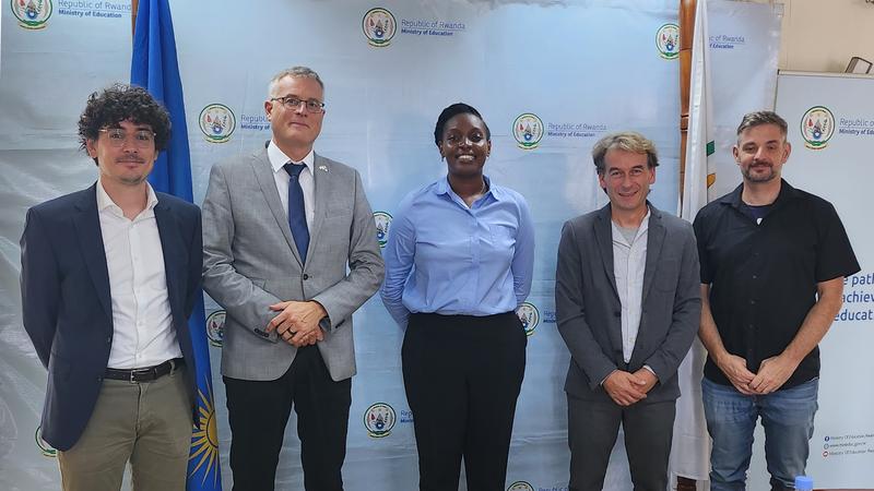 Ruben Faller (GIZ) Marc Bludau (zfh); Claudette Irere (Minister of State for Education), Prof. Dr. MJ Lehmann (TH Bingen), Ralf Elben (GIZ) (v.l.n.r.)