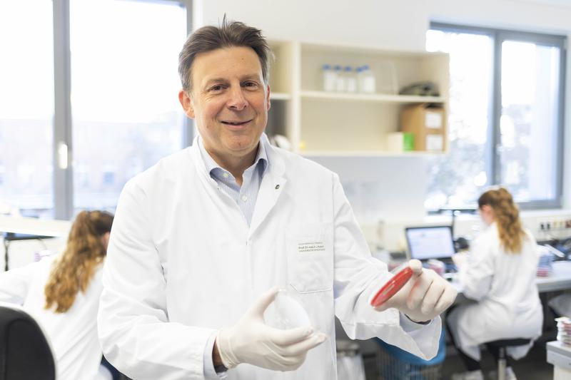 Prof. Dr. med. Achim Kaasch, Direktor des Instituts für Medizinische Mikrobiologie und Krankenhaushygiene der Otto-von-Guericke-Universität Magdeburg