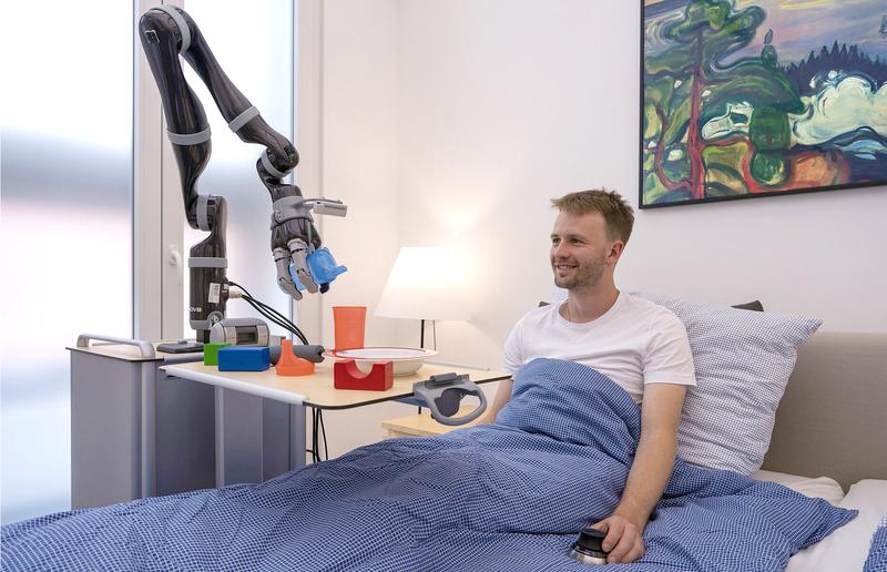 Mensch-Maschine-Systeme, wie der hier abgebildete Roboterarm aus dem Projekt AdaMeKoR bilden die Basis des Demonstrators im Projekt FAIRe.