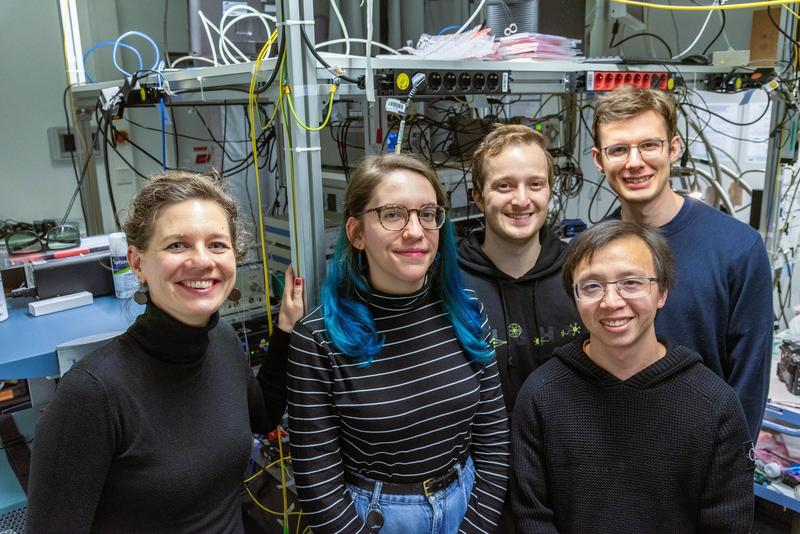 Research team in the lab: Birgit Stiller, Laura Blázquez Martínez, Andreas Geilen, Changlong Zhu, Philipp Wiedemann (f.l.t.r.)