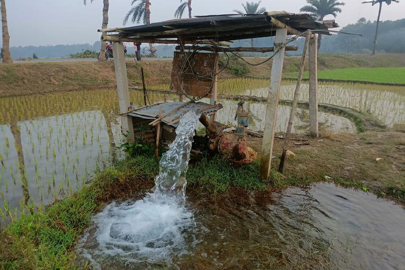 Eine Grundwasserpumpe in Bangladesch. 