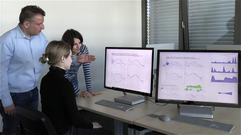 Das Team um Professor Stefan Ruzika (v.l.n.r.), Anna Münz und Kathrin Kennel befasst sich damit, wie sich mit Blickbewegungen Lernprozese verbessern lassen.