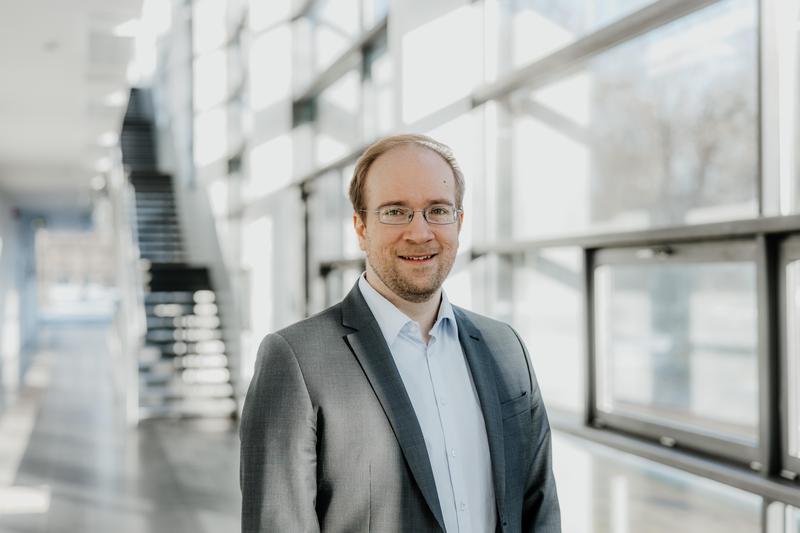 Prof. Dr. Fabian Lurz wurde auf den Lehrstuhl für Integrierte Elektronische Systeme an der Otto-von-Guericke-Universität Magdeburg berufen.