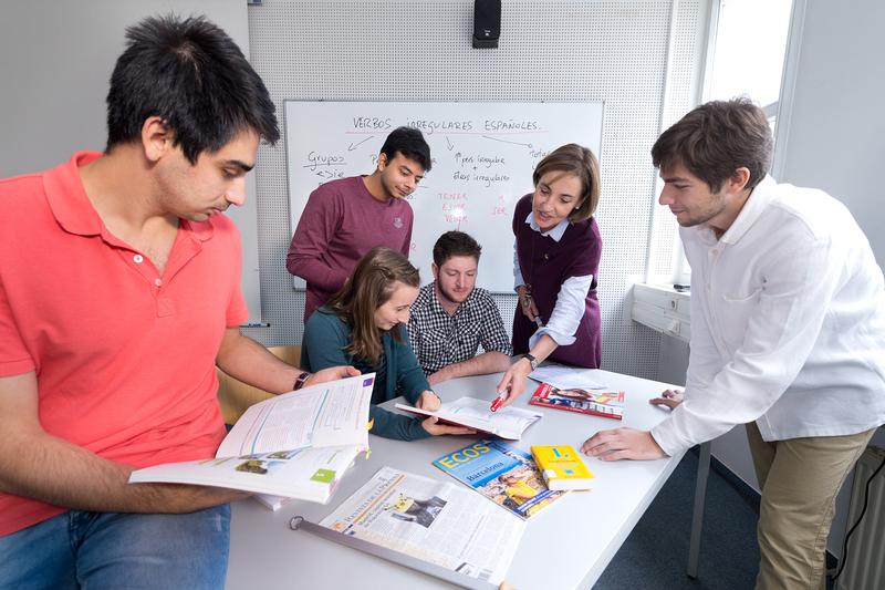 Am Sprachenzentrum der Universität des Saarlandes können Studierende, Uni-Bedienstete und Gasthörerinnen und Gasthörer Sprachkenntnisse erwerben und ausbauen. 