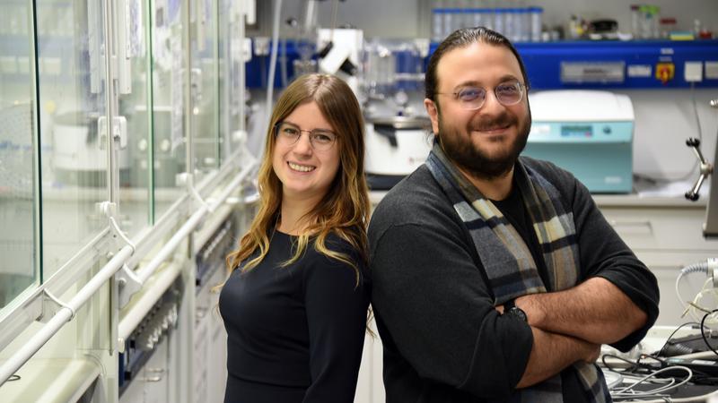  Dr Desirée Leistenschneider (l.) and Dr Sina Saravi (r.) at the University of Jena are funded by the Nexus programme of the Carl Zeiss Foundation.