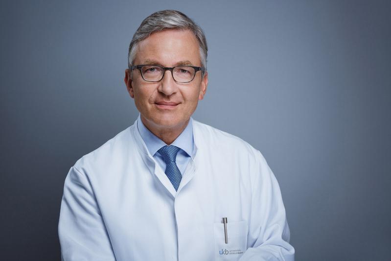 Prof. Dr. Frank G. Holz, Direktor der Augenklinik des UKB, koordiniert für das MACUSTAR-Konsortium eine europaweite klinische Studie zur altersabhängigen Makuladegeneration (AMD).