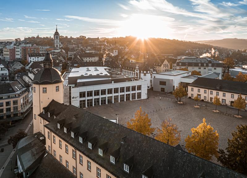 Uni Siegen punktet in der Exzellenzstrategie: Antragsskizze aus der Physik schafft es im wichtigsten deutschen Forschungswettbewerb in die Vorauswahl.