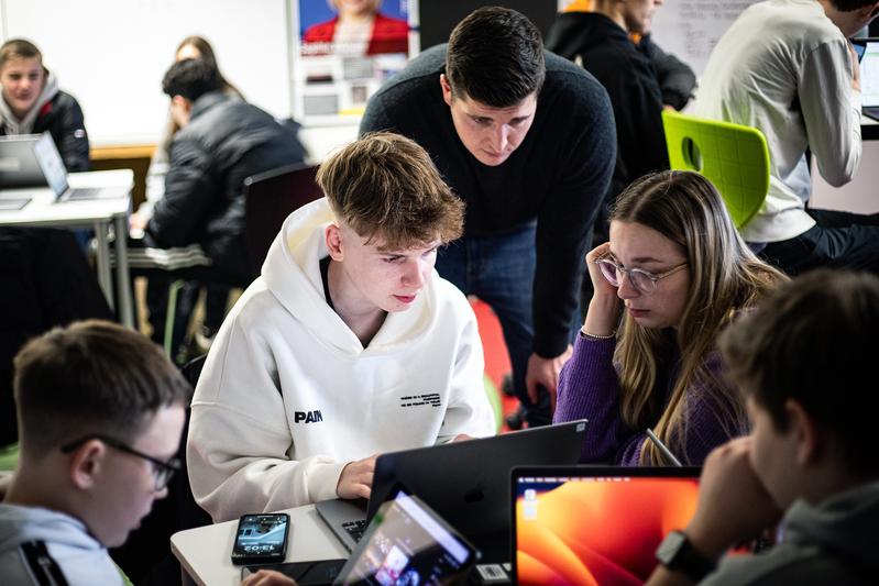 Hackathon-Projekttag im Lehr-Lern-Labor Informatik an der PHKA. 