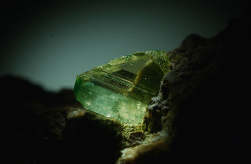 Kimberlit-Gestein besteht zu über 50 Prozent aus dem grünlichen Mineral Olivin.