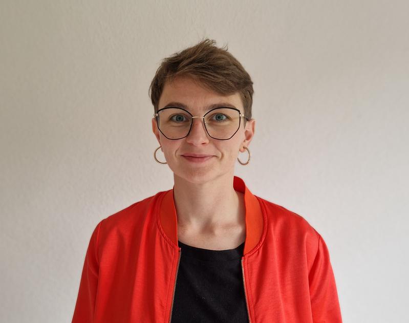 Julia Pierzina vom „K8 Institut für strategische Ästhetik“ hat die Ausstellung und Fachtagung mit dem Health.AI Hub-Team konzipiert.