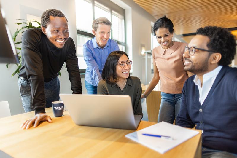 MBA-Studierende in den Räumen des WHU-Campus in Düsseldorf