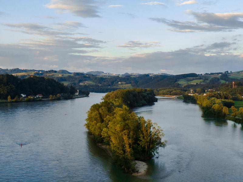 Luftaufnahme von der Donau.