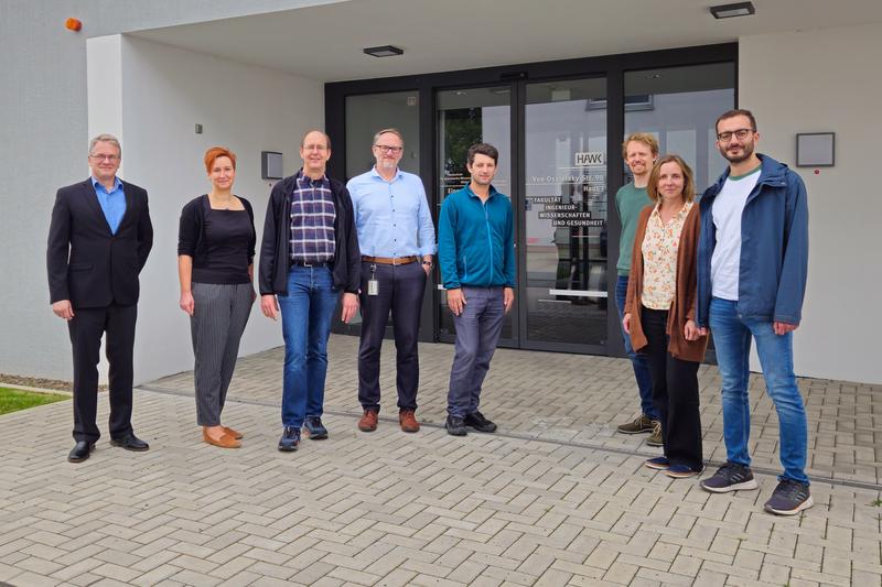 V.l.n.r.: Kay Hartkopf-Ceylan, Dr. Jeannine Mißbach-Güntner, Dr. Andreas Eing, HAWK-Prof. Dr. rer. nat. Christoph Rußmann, Gundram Leifert, Dr. Helge Lange, Dr. rer. nat. Diana Pinkert-Leetsch, Yousif Hashisho