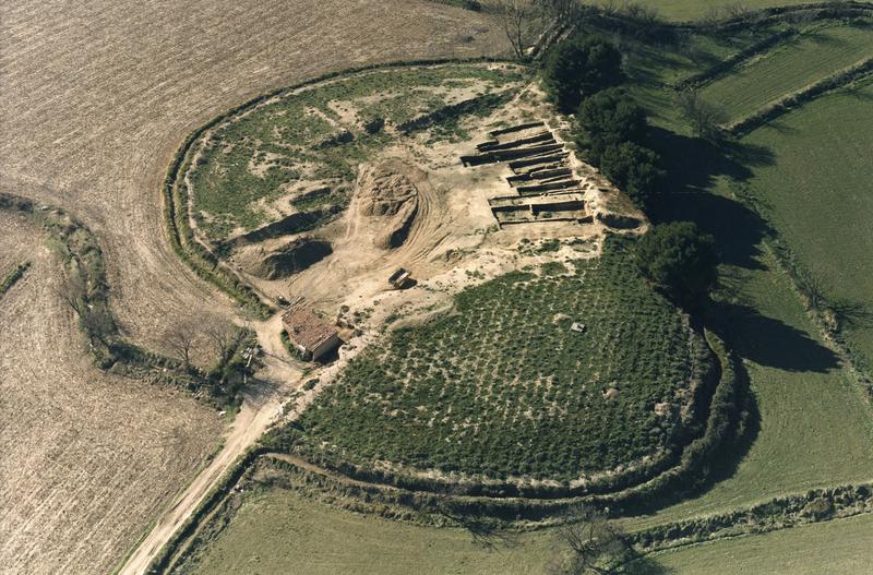Luftaufnahme der früheisenzeitlichen Siedlung Alto de la Cruz, Navarra, während der Ausgrabungsarbeiten von 1989.