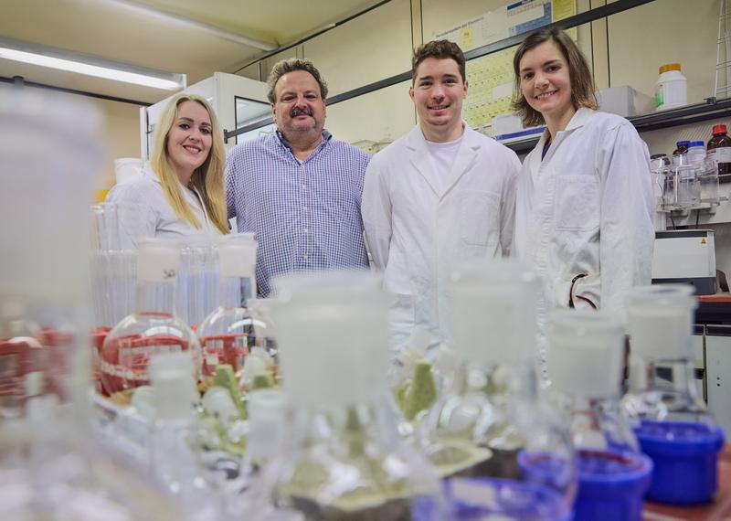 The team of the Kekulé Institute for Organic Chemistry and Biochemistry: (from left) Katharina Pieper, Prof. Dr. Andreas Gansäuer, Christian Köhler and Regine Mika from the Kekulé Institute for Organic Chemistry and Biochemistry at the University of Bonn.