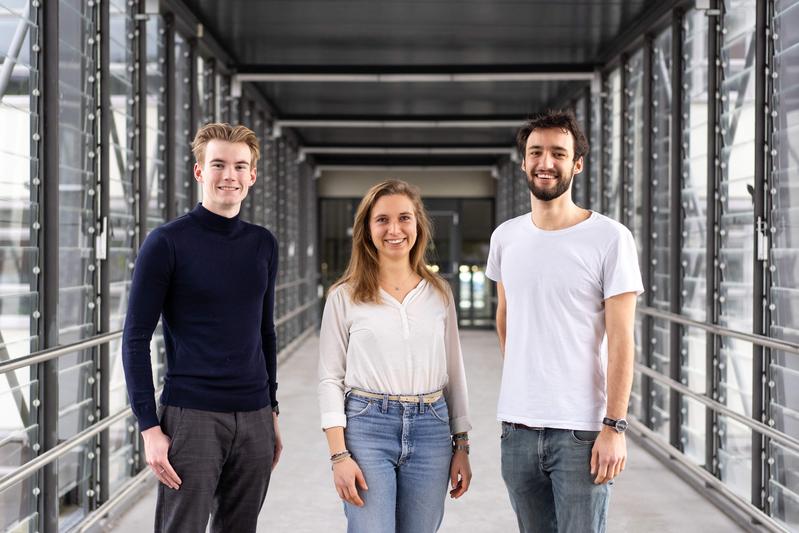 Justus Horn (Ideengeber von DentaTrack, links im Bild) sowie Vanessa Groß und Felix Lorch (Ideengeber von tickLEX)