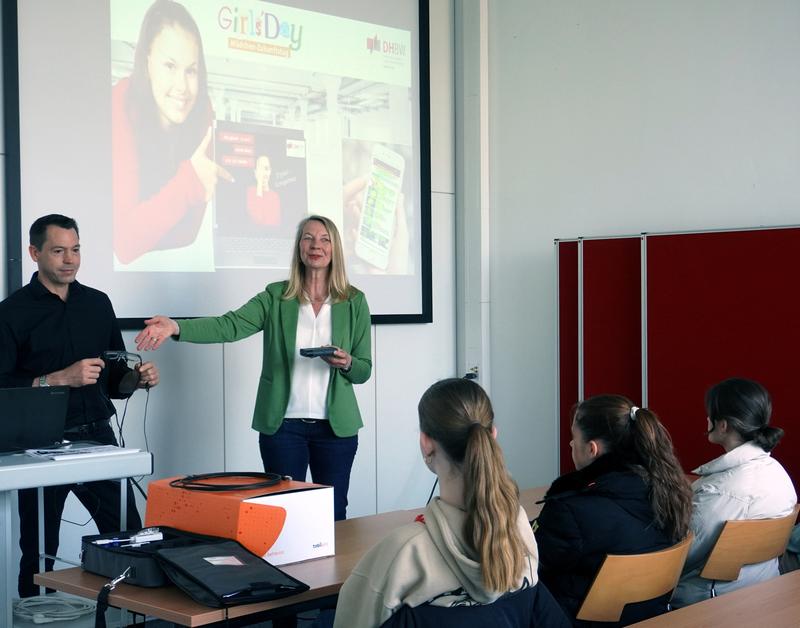 “Fake News! Oder kann das wirklich echt sein“ Workshop am Girls'Day an der DHBW Karlsruhe