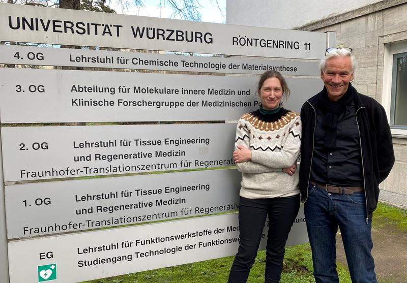 Sarah Nietzer and Oliver Pullig are responsible for the projects at the University Hospital Wuerzburg, in which the production of autologous cartilage tissue from the nose is to be established for the regeneration of cartilage defects in the knee.