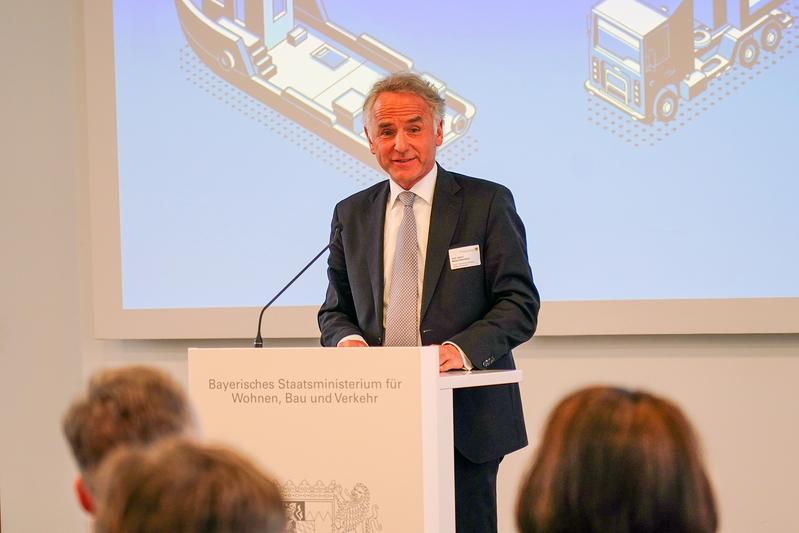 Prof. Dr. Ulrich Müller-Steinfahrt vom Institut für Angewandte Logistik (IAL) der THWS 