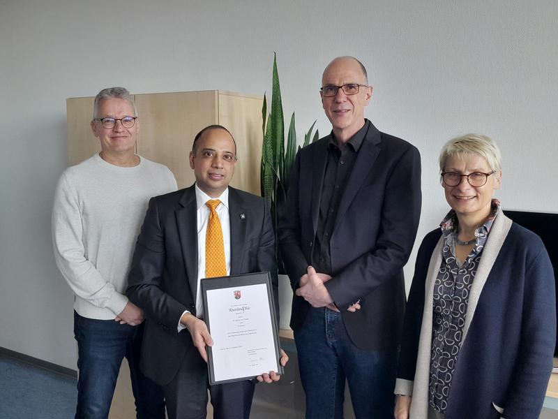 (v.l.) Prodekan Prof. Dr. Axel Kihm, Prof. Dr Manoj Gupte, Hochschulpräsident Prof. Dr. Gunther Piller und Dekanin Prof. Dr. Eveline Häusler beim offiziellen Amtsantritt von Herrn Prof. Gupte Anfang Februar 2024 