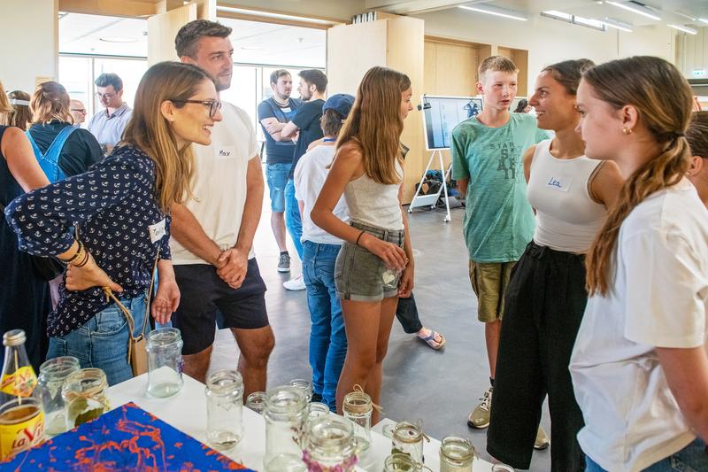 Im Rahmen des TaC-Seminars „Schülerinnen und Schüler werden zu Social Entrepreneurs“ haben Bamberger Studierende interessierte Schüler*innen bei der Durchführung eigener Projekte im Bereich Social Entrepreneurship begleitet und unterstützt.