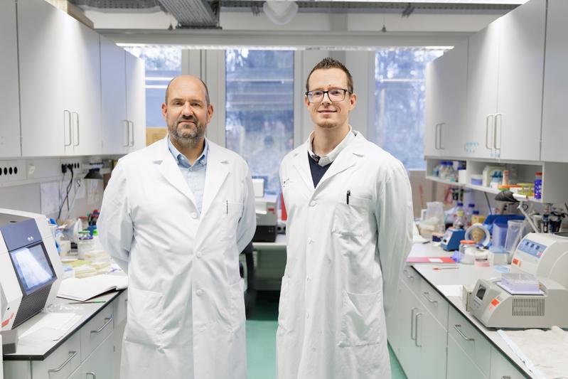 Prof. Dr. Jörg Heineke und Dr. Felix Trogisch (re.)