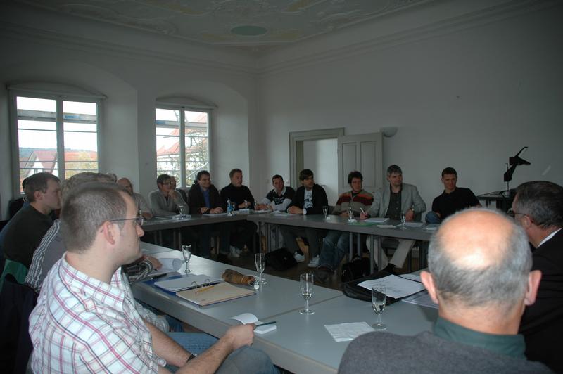 Haben ein arbeitsintensives Programm vor sich: die Teilnehmer des Master-Kurses im Studiengang Bauingenieurwesen, den die Hochschule Biberach im WS 06/07 erstmals anbietet
