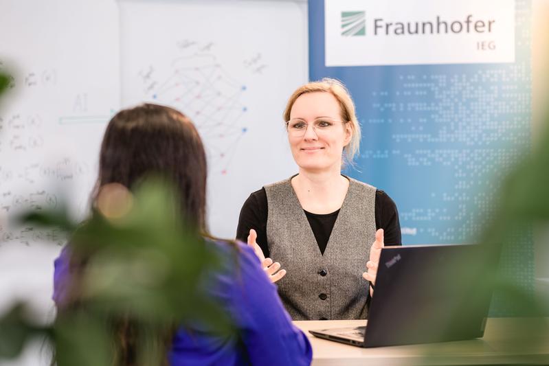 Prof. Dr. Tanja Kneiske forscht am Fraunhofer IEG und lehrt an der TU Berlin