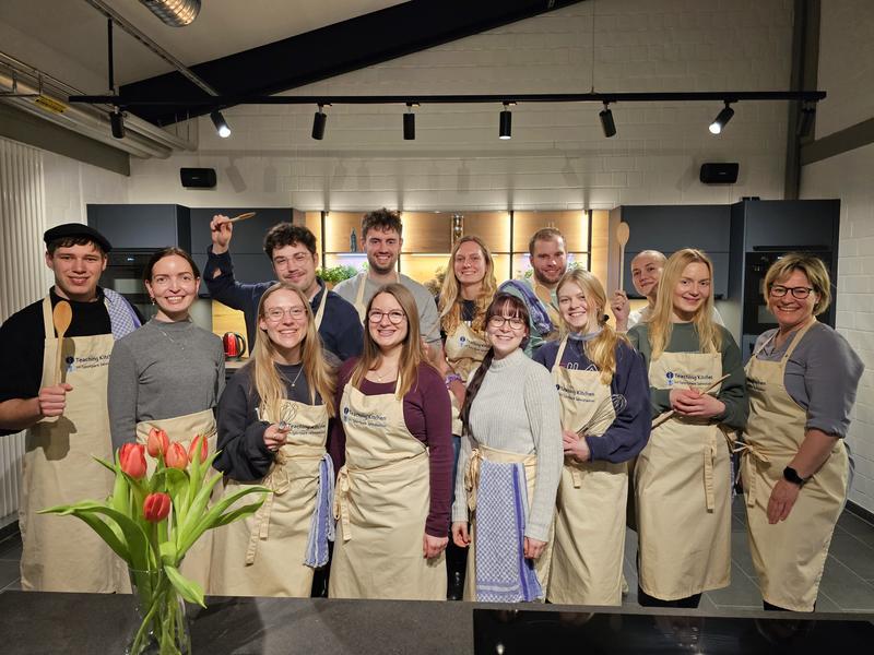 Teilnehmende des Planetary Health Diet-Kurses im Teaching Kitchen im Sportpark Jahnstadion.