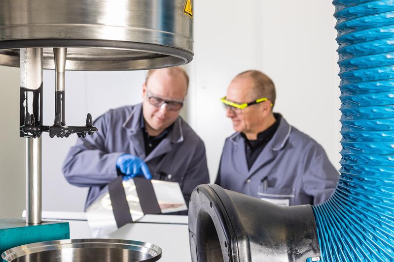 Technologieentwicklung im Bereich der Elektroden-beschichtung für Aluminium-Ionen-Batteriezellen im Konsortialprojekt BALU. 