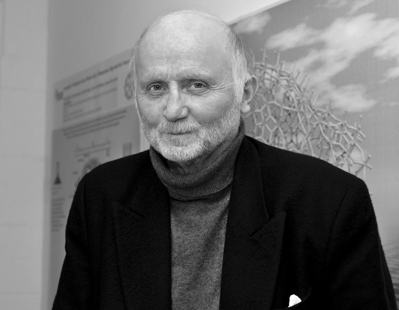 Prof. Dr. Achim Müller galt als Pionier in der Nanowissenschaft. Der Chemiker beherrschte die Kunst, aus einfachen Grundelementen Nano-Objekte herzustellen.