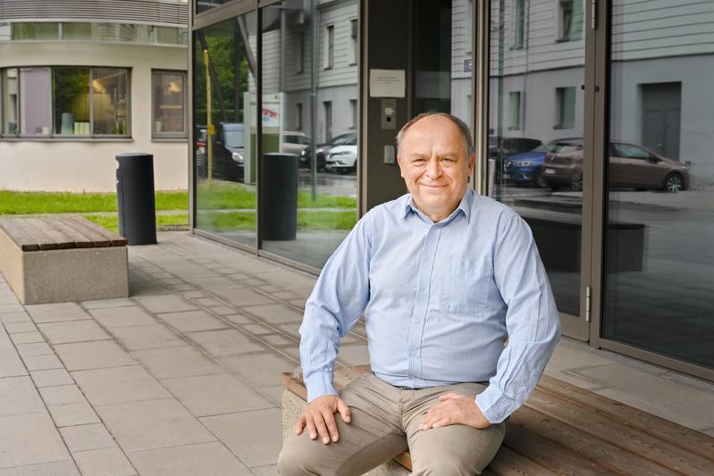 Schrödinger Prize winner Leonid Sazanov is Professor at the Institute of Science and Technology Austria (ISTA) in Klosterneuburg. His research focuses on the structural biology of membrane protein complexes.